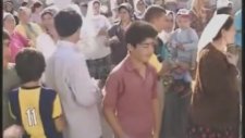 Annesi Öldürülen Çocukla Cesedin Yanında Ropörtaj Yapmak (+18)