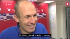 Robben - İstiklal Marşı Tüylerimi Diken Diken Etti, Ben de Okumak İstedim