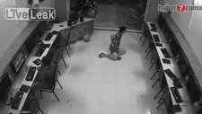 Köpeğe Tekme Attığına Pişman Oldu