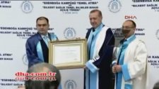 RTE'nin Elini Öpmeye Çalışan Hukuk Fakültesi Dekanı