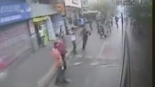 İstanbul'da Halk Otobüsünü Molotofçulardan Kurtaran Cengaver