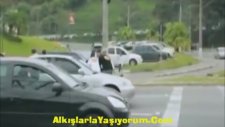 Yaya Geçidinde Duran Arabayı Taşımak