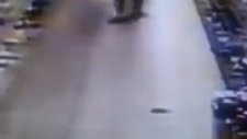 Markette Ayakta Sıçan Velet!
