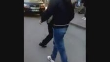 Sokak Ortasında Oynayan Angaralı Dayı