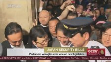 Japon Ordusuna Savaş Yetkisi Parlamento'yu Karıştırdı