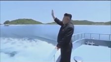 Kim Jong'a Yakın Olabilmek İçin Suya Atlayan Kuzey Koreliler