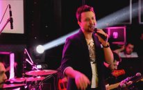 Cüneyt Özgür - Sana Değer (Canlı Performans)