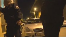 Kızlı Erkekli Kalıyorlar Diye Kendini İhbar Edip Polis Trollemek