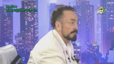 Adnan Oktar'ın Programında Arkadan Geçen Gizemli Cisim
