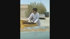Kaçırdığı Arabayı Durduramayan Ergen Arap