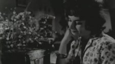 Zeki Müren - Bir Tatlı Tebessümün Bin Vuslata Bedeldir