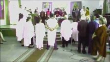 Ayin Sırasında Fatiha Okuyan Papaz