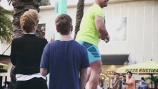 Tenis Şörtunda,ki 30 Cm Penisle Sokakta Gezip Adres Sormak