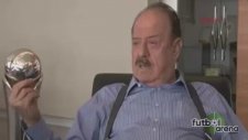 İlhan Cavcav gözlüksüz gazete okudu