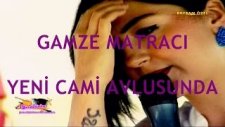 Gamze Mataracı - Yeni Cami Avlusunda