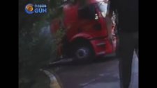 Silvan'da Polis Gazetecinin Alnına Silah Dayadı - 04.10.2015