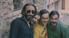 Geniş Aile Yapıştır Filmi Klip