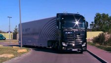 Sürücüsüz Mercedes-Benz'in TIR'ı yolda