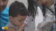 Oğlu İğne Olurken Ağlayan Baba