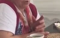 Karadenizli Anneye Eşcinsel Koca Şakası