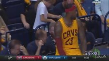 LeBron James'ten maç içinde selfie