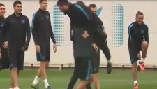 Arda Turan Omuzlarda! Antrenmana Damga Vurdu