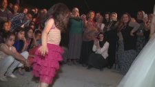 Dansıyla Düğünü Domine Eden Roman Kız (Tatlılık İçerir)