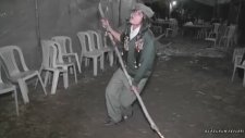 Oduna Yaslayıp Kucak Dansı Yapan Dayı