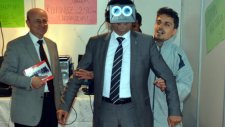 Bu Gözlüğü Takan Ayakta Duramıyor