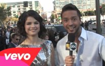 Selena Gomez - 2009 Red Carpet Interview (American Music Awards)