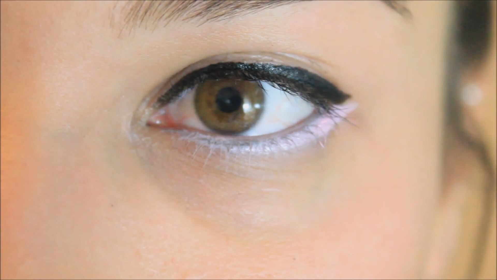 Eyeliner nasıl çekilir Eyeliner nasıl çekilir