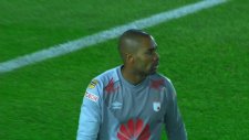 Eski Galatasaraylı kaleciden inanılmaz hata!