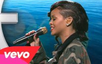 Rihanna - Diamonds (Live on SNL)