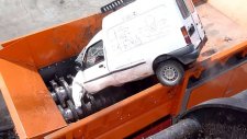 Arabaları Kağıt Gibi Parçalayan Makina