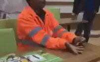 At Yarışı Oynayan Eleman Kendinden Geçiyor