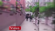 Üniversite Öğrencilerini Tokatlayan Polisler