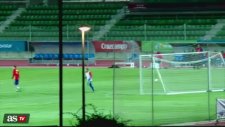 Ne yaptın Iniesta! 30 santimden...