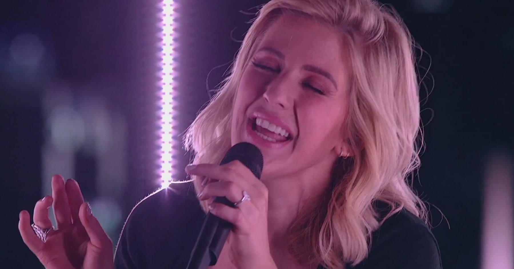 ellie-goulding-love-me-like-you-do-dinle-zlesene