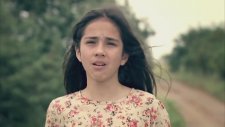 Küçük Gelin - Aldın aklım Bir Bakışta (TÜRKÜ) | 39. Bölüm HD