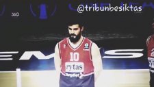Beşiktaş Taraftarından Örnek Saygı Duruşu