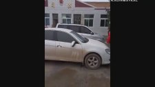 Aldatan Kocasının Arabasını Parçalayan Çinli