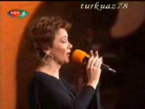 Yollarına Gül Döktüm
