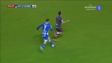 Kendi kalesine inanılmaz gol attı...