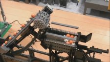 LEGO'nun Birleşimden Ortaya Çıkan Minyatür Top Fabrikası