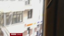Moskova'daki Türkiye Büyükelçiliğini Yumurta Yağmuruna Tutan Ruslar