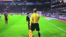 Hakan Çalhanoğlu'nun Atılan Ekmeği Öpüp Alnına Koyması