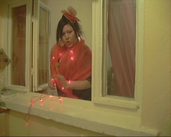 Tavuklari Pisirmisem Anamida Komsuya Gondermisem Izlesene Com