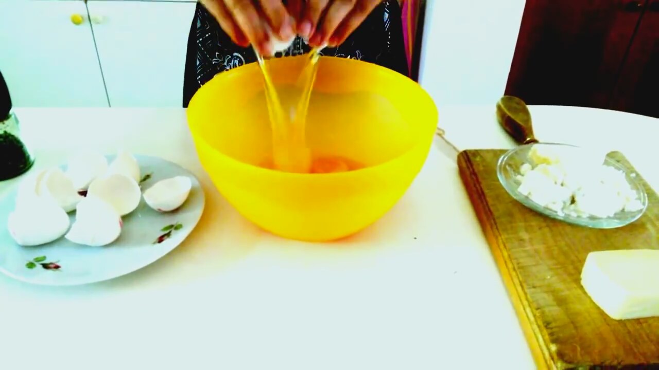 Beyaz Peynirli Yumurta Tarifi Videosu Beyaz Peynirli Yumurta Tarifi Videosu