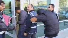 Cezaevine Şarkı Söyleyerek Giden Hırsızlar