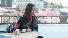 Bir Kız Erkekten Telefon İstediğinde